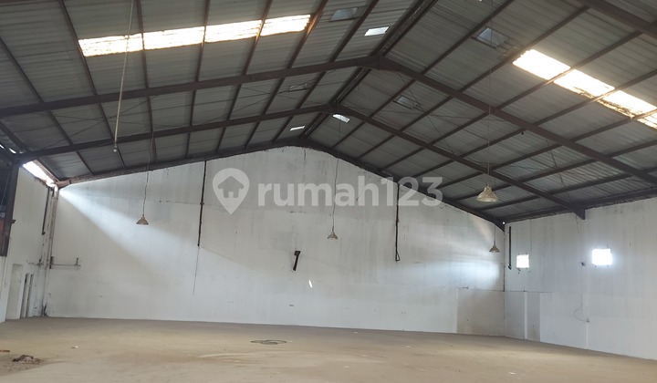 Warehouse For Rent Ready to Use Very Cheap Price Rare Unit Hardly Available.