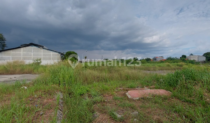 Land for Quick Lease, Strategic Location Near Cengkareng, West Jakarta. Land for Quick Lease, Strategic Location Near Cengkareng, West Jakarta.