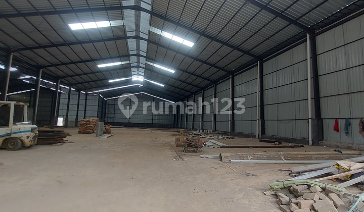 Warehouse for Rent in a Strategic Location, Rare and Hard-to-Find Unit.
