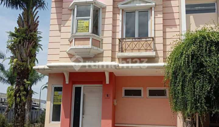 For Sale Hook House in Milano Village Gading Serpong