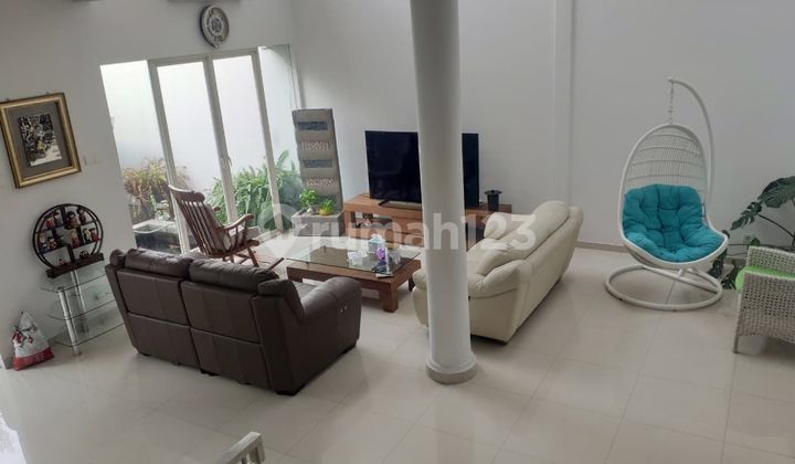 For Rent: Fully Renovated Minimalist Comfortable Citraland Utama House 2