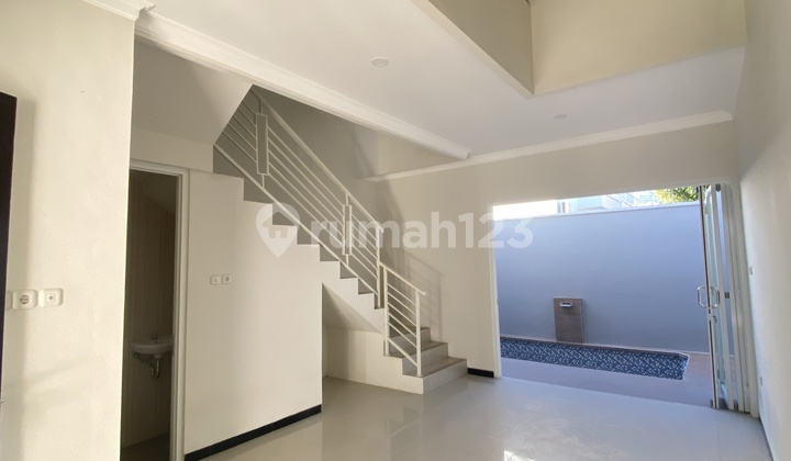3-STORY HOUSE + SWIMMING POOL IN THE CENTER OF BATU CITY 2