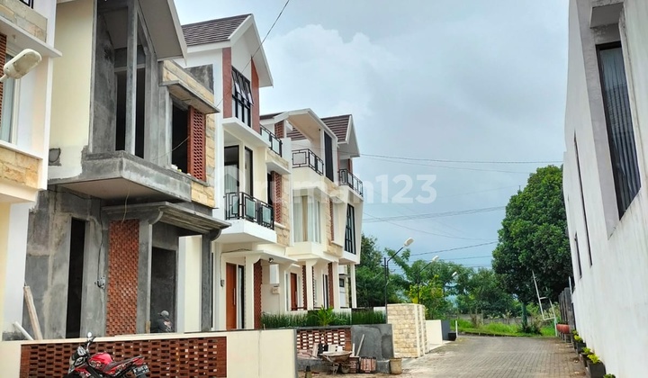 Rumah Villa 3 Lantai View Terbaik di Kota Batu 7
