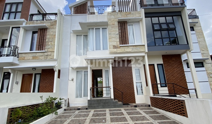 Cheap Daily Villa Near Tourist Spots in Batu City