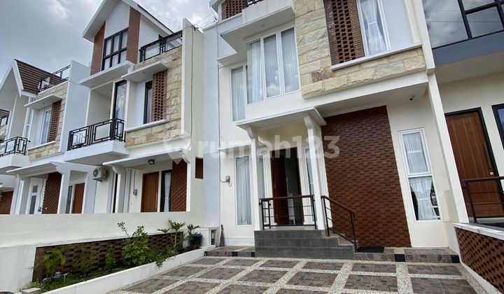 Cheap Daily Villa Near Tourist Spots in Batu City 2
