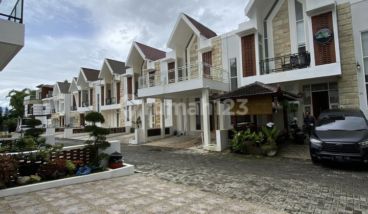 Affordable Villa with Swimming Pool in Batu City 2