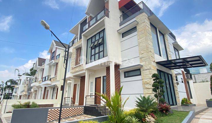 Villa Minimalis + Kolam Renang Di Kota Batu Villa Minimalis + Kolam Renang Di Kota Batu