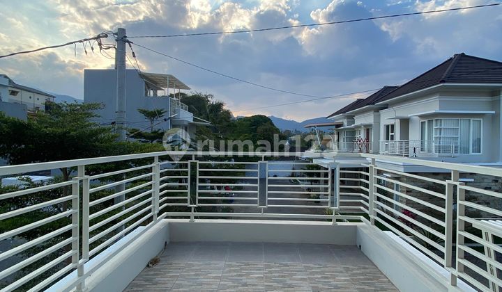 Rumah Desain Minimalis 2 Lantai View Gn Panderman Kota Batu 2