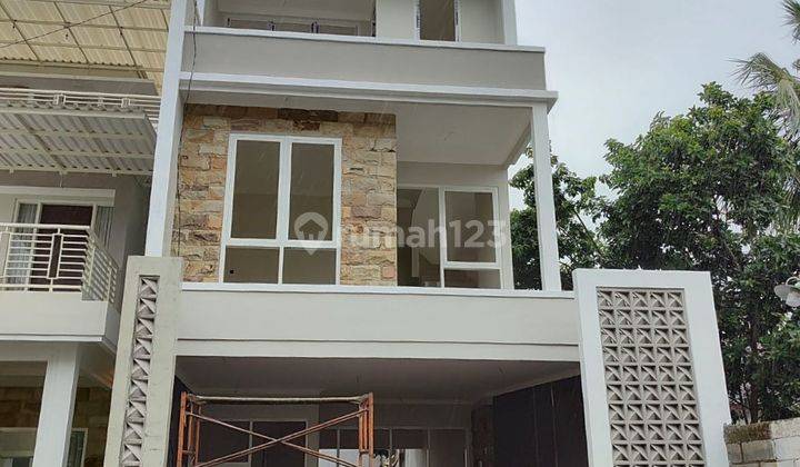 Rumah 2 lantai + Rooftop Free Kolam Renang Di Kota Batu 1