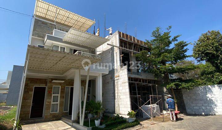 Rumah 2 lantai + Rooftop Free Kolam Renang Di Kota Batu 2