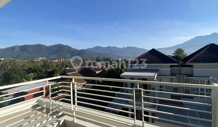 RUMAH + ROOFTOP LOKASI TENGAH KOTA BATU HARGA MULAI 1 M AN 2