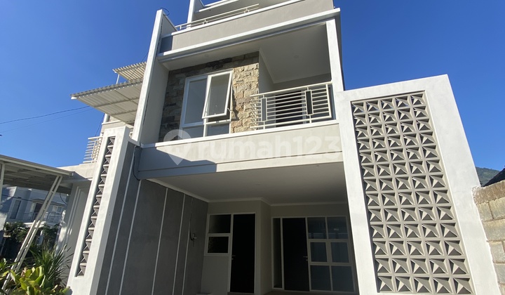 Beli Rumah Bonus Kolam Renang Lokasi Tertinggi di Kota Batu