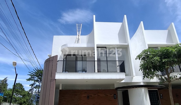 Rumah 2 Lantai Posisi Hook Dekat dengan Wisata Bns Kota Batu