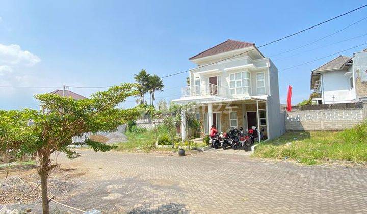 Rumah 3 Lantai Dengan View 360 Pegunungan Kota Batu 2