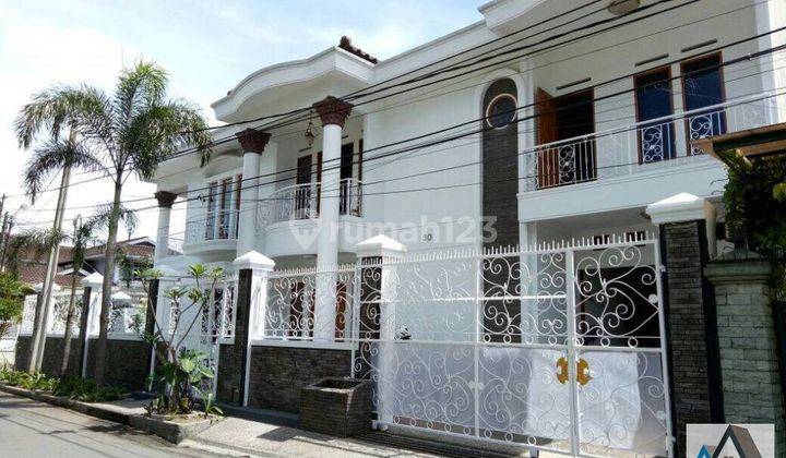 Rumah Lux Tubagus Ismail, Dago, Hook Pencahayaan Bagus  1