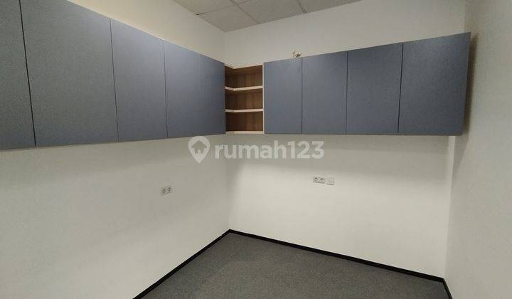 Sewa ruang kantor semi furnish 93sqm Dea Tower 2