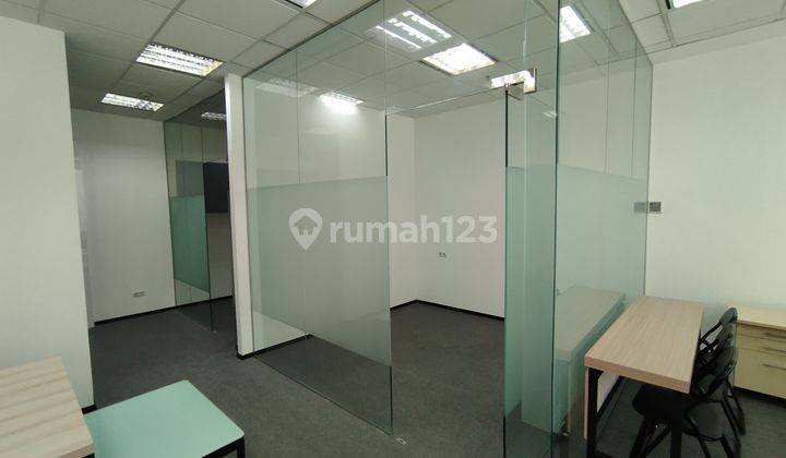 Sewa ruang kantor semi furnish 93sqm Dea Tower 1