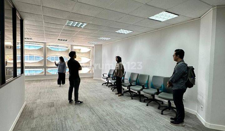 Sewa Ruang Kantor Partisi Sudirman Sequis Center 85m2 1