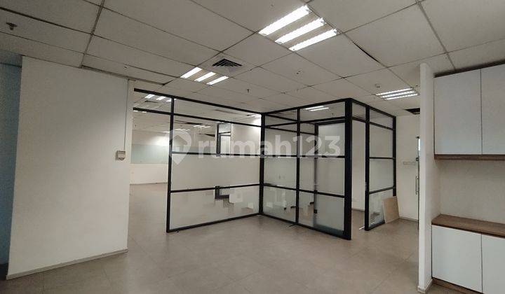 SEWA KANTOR SLIPI JAKARTA BARAT WISMA 77 TOWER 2 LUAS 271sqm