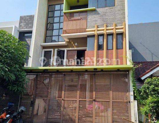 rumah siap Huni 3 lantai full marmer , harga miring 1