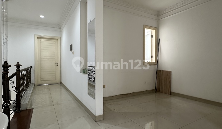 Disewakan Rumah Mewah 3 Lantai 7x25 Di Manyar Permai 2