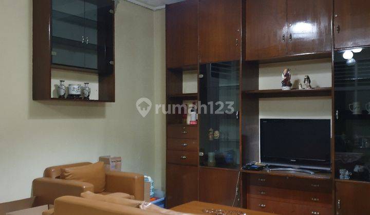 Rumah 2 Lantai Bagus di Tomang, Jakarta Barat 2