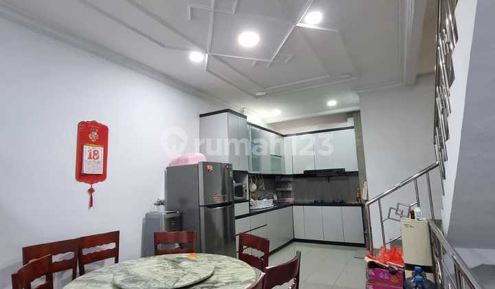 Fully Renovated and Furnished Shop House in Teluk Gong 2