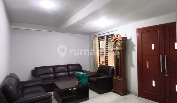 Rumah Pluit 10x20 Langka Model Minimalis 2