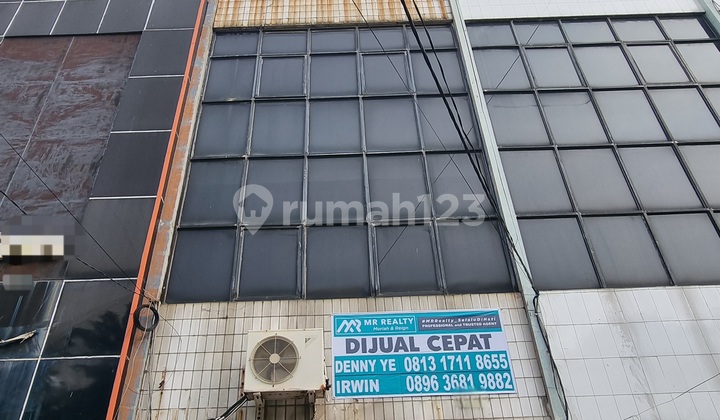 Ruko Dhi Hadap Jalan Boulevard