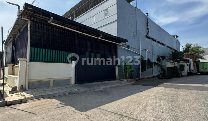 Pik Warehouse Corner Position Container Access 3 Floors Pik Warehouse Corner Position Container Access 3 Floors