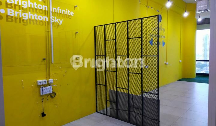 READY-TO-USE OFFICE SPACE!