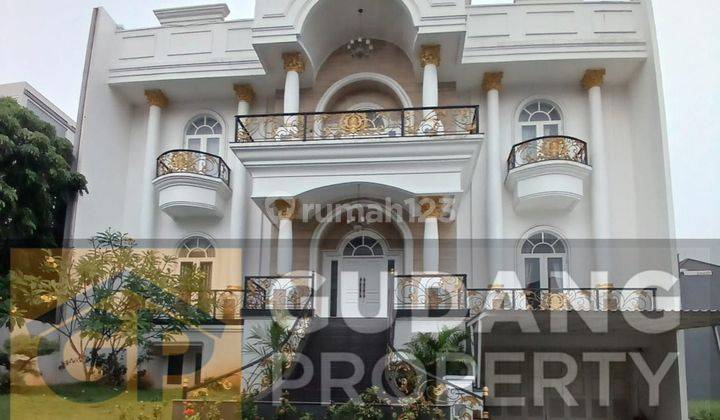 Rumah mewah 3 lantai dekat mall summarecon 1