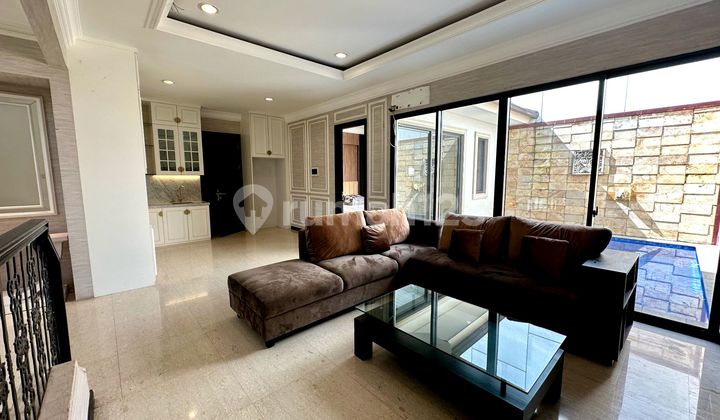 Jadeite House + Swimming Pool Near Toll Road and Mall