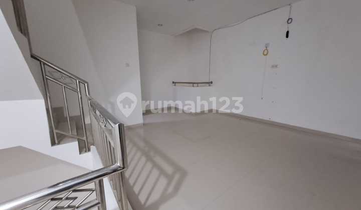 Sewa Rumah 3 lantai di Taman Ratu Jakarta Barat CR 2