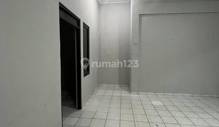 Sewa Rumah 1,5 Lantai, Baru Renovasi di Tomang Jakarta Barat 2