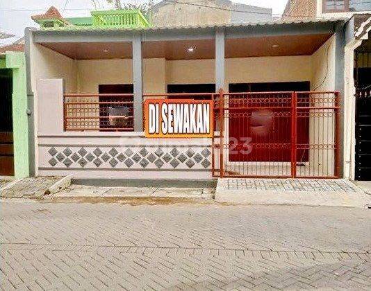 Disewakan Rumah 1,5 Lantai Siap Huni Baru Renovasi Bagus Sekali @ Karang Empat, Kenjeran 1