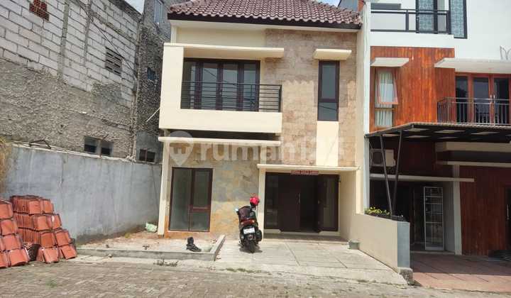 For Sale Nice Town House Ciputat South Tangerang For Sale Nice Town House Ciputat South Tangerang