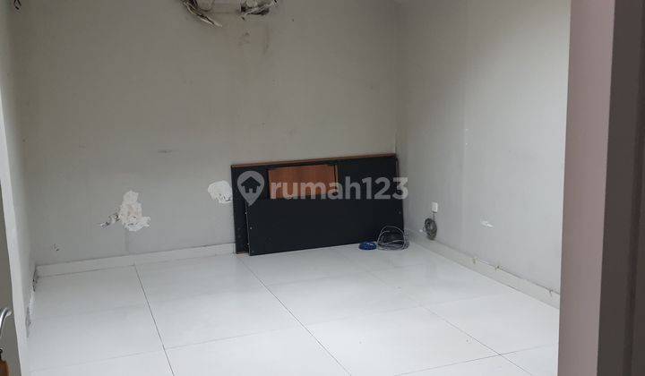 Rumah Pojok Eks Kantor Properti 13