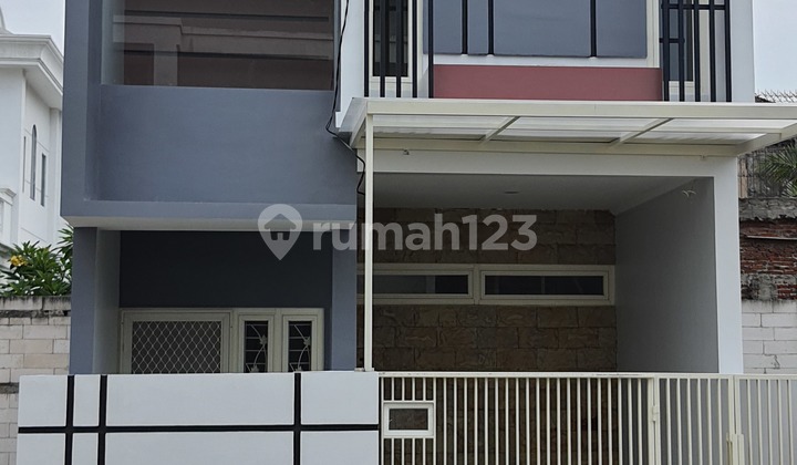 Below Market Price, New House Near Royal Plasa Surabaya