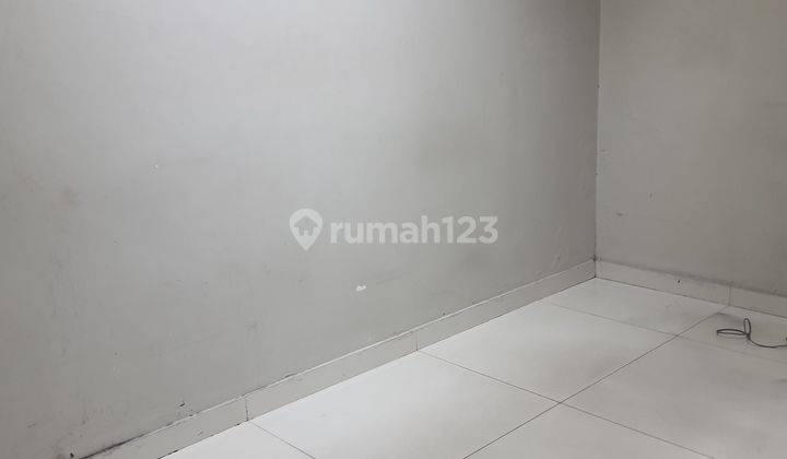 Rumah Pojok Eks Kantor Properti 10