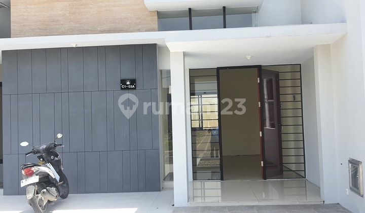 Rumah Minimalis Pojok di Grand Royal Regency Sidoarjo