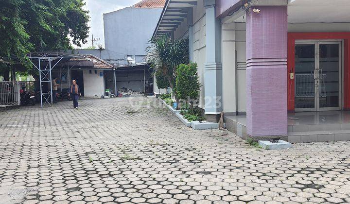 Rumah Pojok Eks Kantor Properti 3