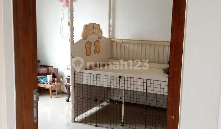 Rumah Mewah dengan Kolam Renang Pribadi di Cluster pondok pinang 8