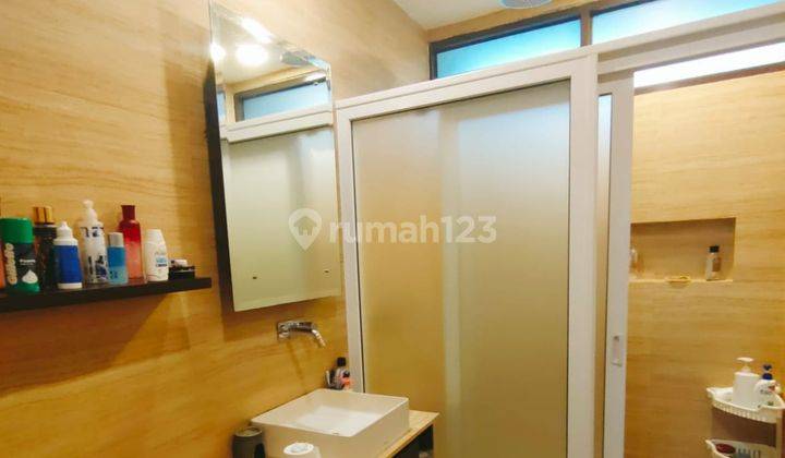 Rumah Mewah dengan Kolam Renang Pribadi di Cluster pondok pinang 10