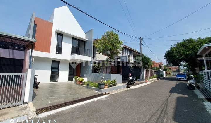 New House in Dago Wing, Bandung. Very Strategic Location with Easy Access. 2