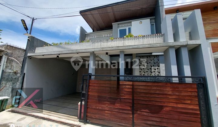 Rumah Bagus Modern dengan Kolam Renang Pribadi di Arcamanik Bandung Harga Nego