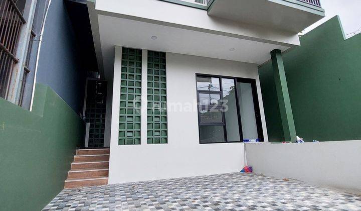 Dijual Rumah Baru Cigadung Dago Lokasi Strategis Depan Taman Komplek 2