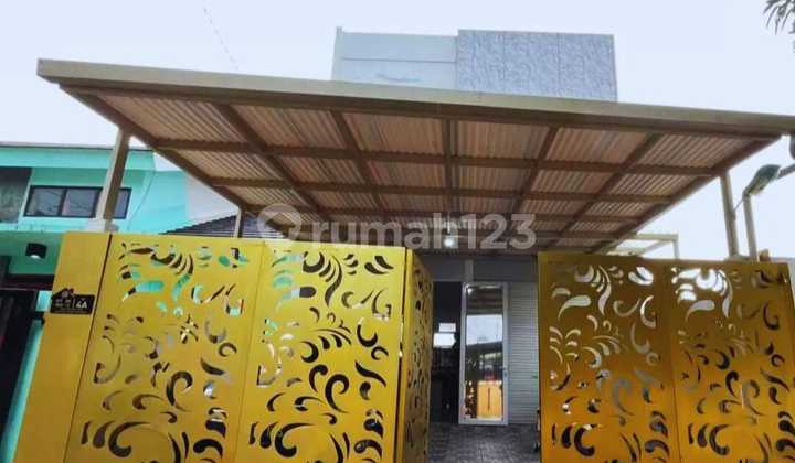 Rumah Minimalis Modern dengan Kolam Renang Pribadi di Arcamanik Bandung