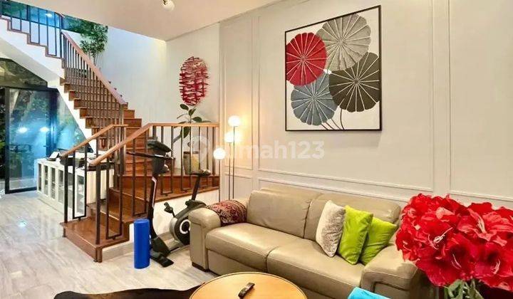 Rumah Baru Cantik 3 Lantai plus Rooftop Di pondok Indah  2