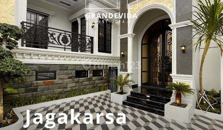 Rumah Baru Di Jagakarsa Parkiran Luas Desain American Classic  1